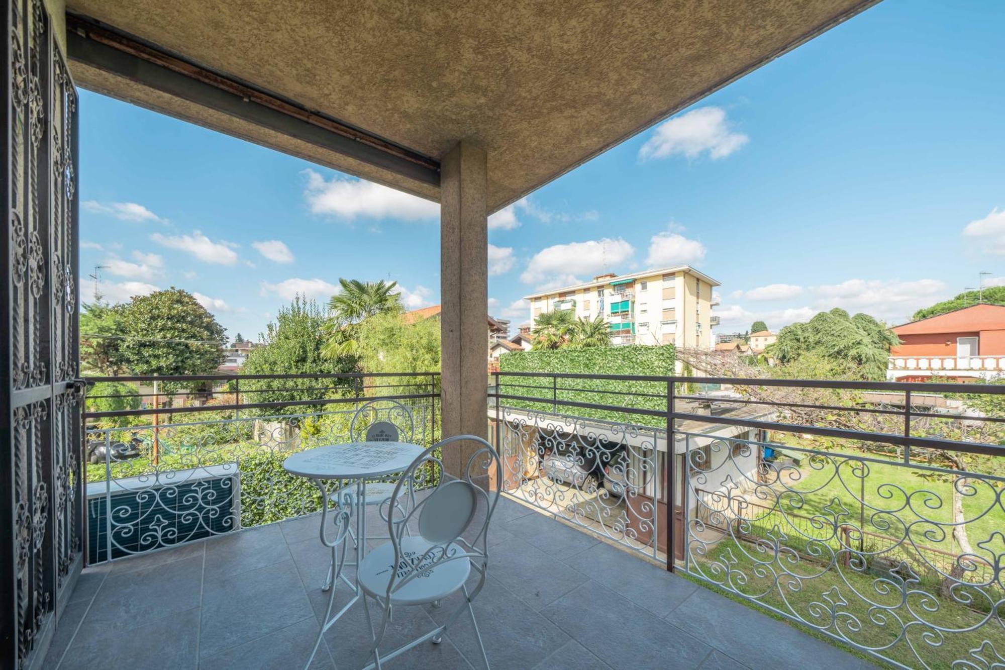 Einstein - Modern Apartment With Balcony Somma Lombardo Exterior foto